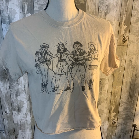 Gildan Tops - Gildan Light Tan Cotton Western Cropped T. Size M